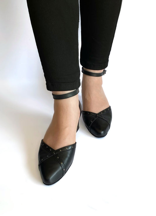 Scarlet Heel - Black Leather